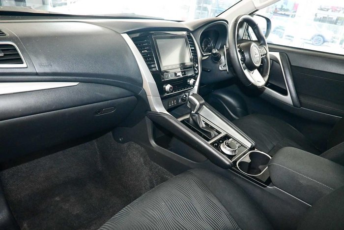 2024 Mitsubishi Pajero Sport GLS