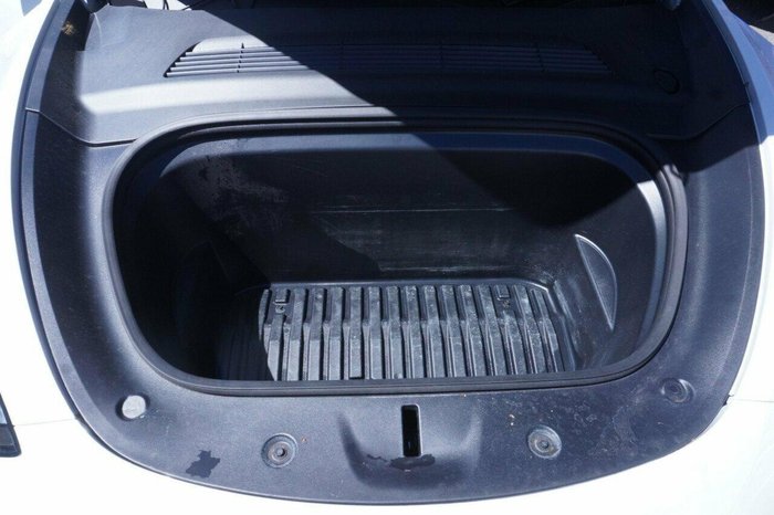 2022 Tesla Model Y Rear-Wheel Drive