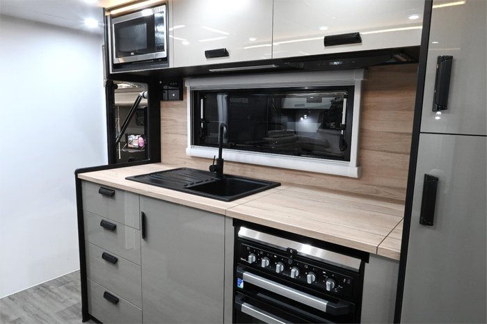 2025 VICTORY CARAVANS Slide-out 22'