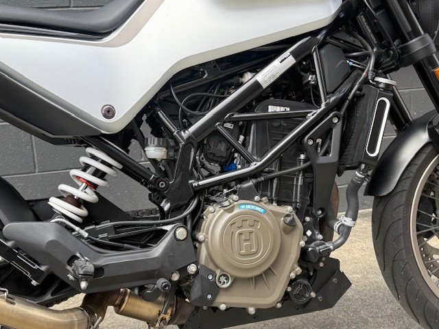 2021 HUSQVARNA VITPILEN 401 GREY