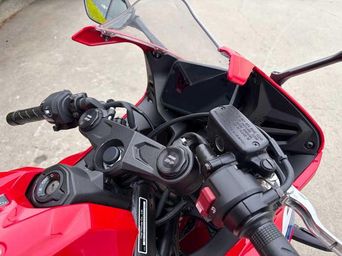 2024 Honda CBR650R Red
