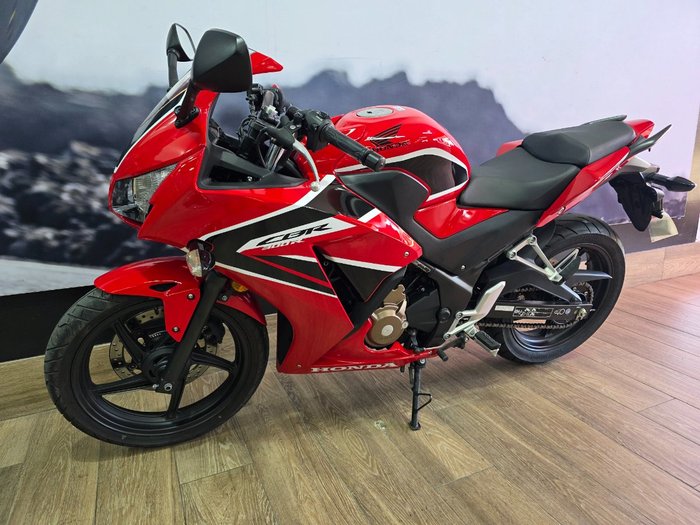 2017 Honda CBR300R RED
