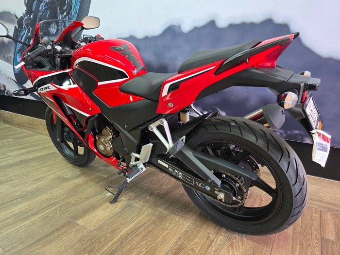 2017 Honda CBR300R RED