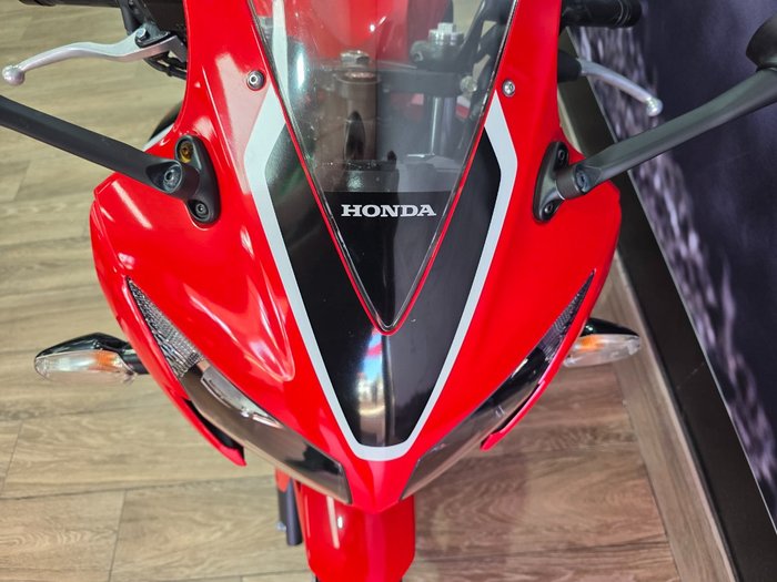 2017 Honda CBR300R RED