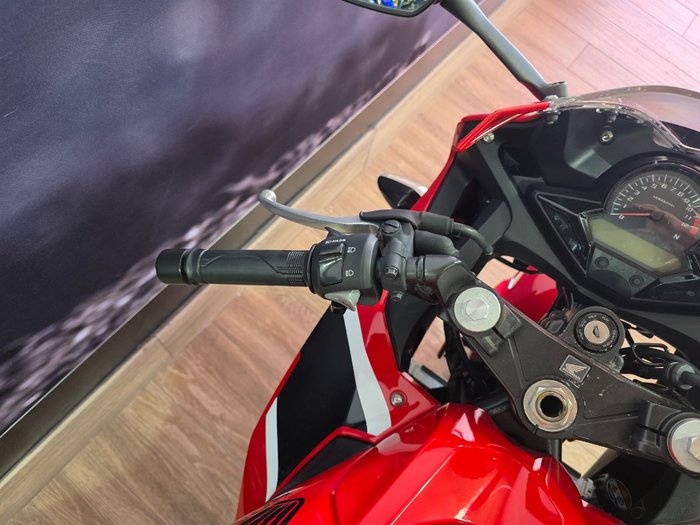 2017 Honda CBR300R RED