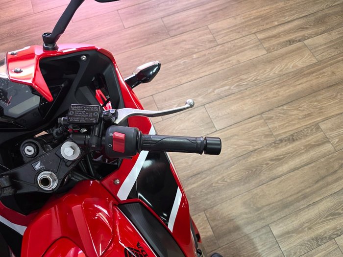 2017 Honda CBR300R RED