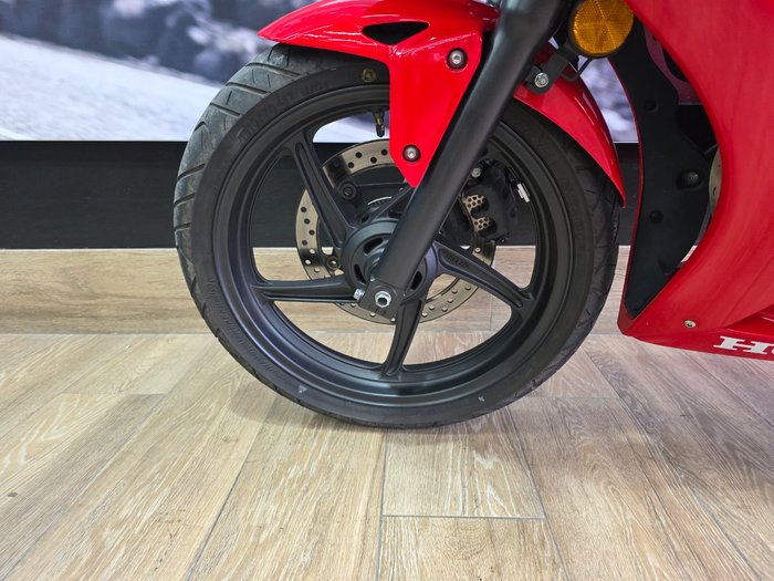 2017 Honda CBR300R RED