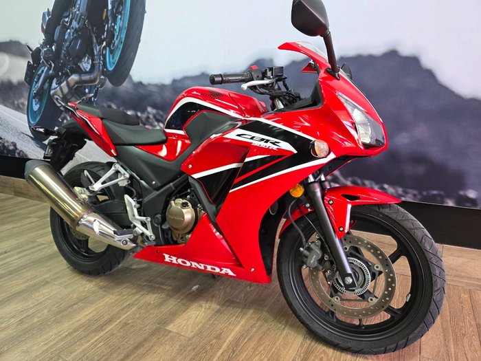 2017 Honda CBR300R RED