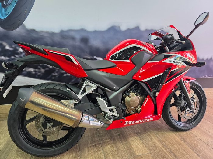 2017 Honda CBR300R RED