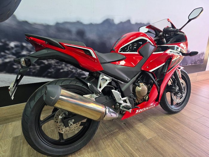 2017 Honda CBR300R RED