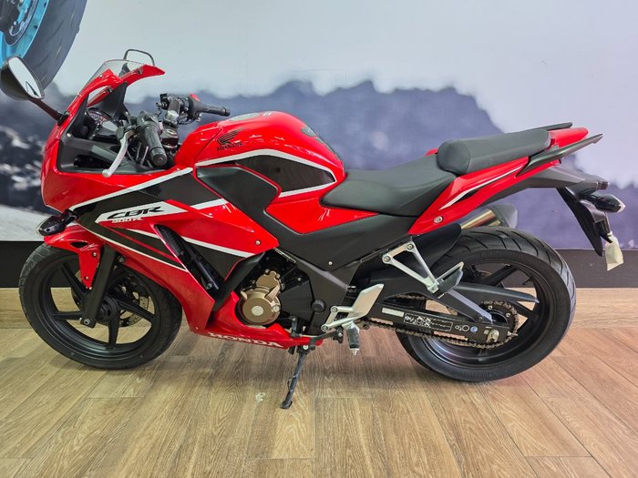 2017 Honda CBR300R RED
