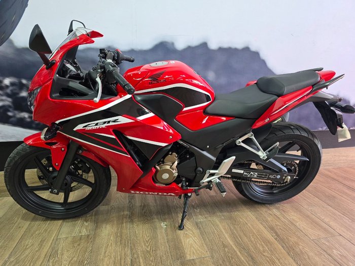 2017 Honda CBR300R RED