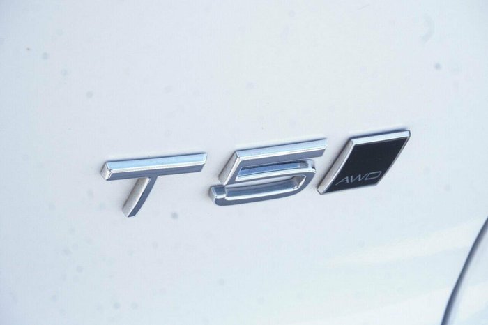 2021 Volvo XC40 T5 R-Design