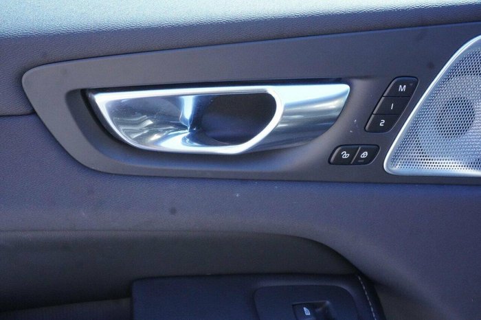 2021 Volvo XC60 B6 R-Design