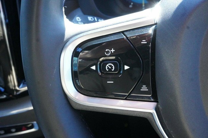 2021 Volvo XC60 B6 R-Design