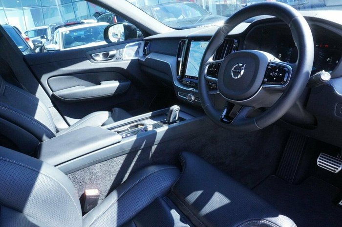 2021 Volvo XC60 B6 R-Design