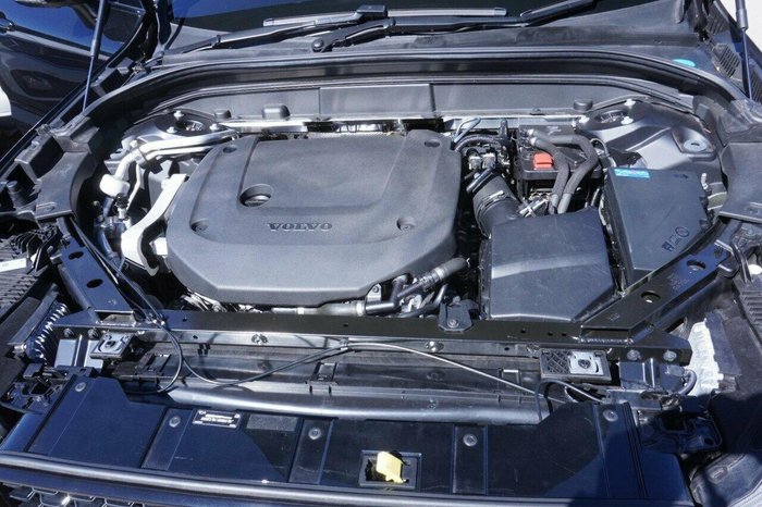 2021 Volvo XC60 B6 R-Design