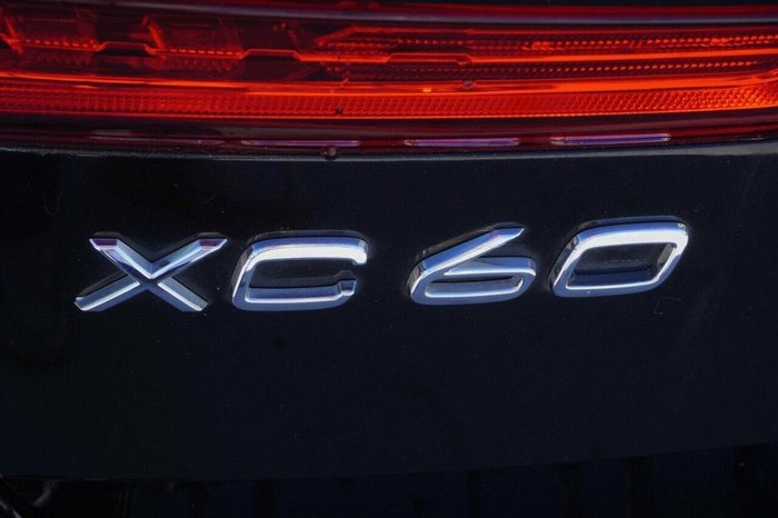 2021 Volvo XC60 B6 R-Design