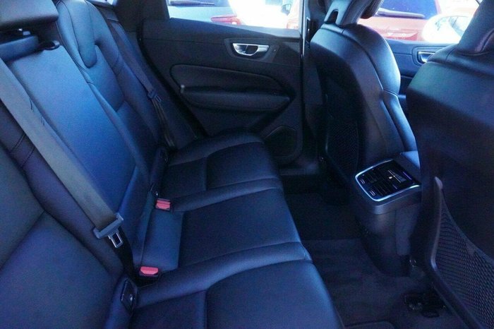 2021 Volvo XC60 B5 Momentum