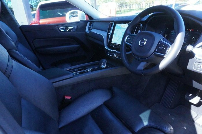 2021 Volvo XC60 B5 Momentum