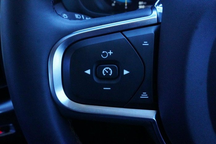 2021 Volvo XC60 B5 Momentum