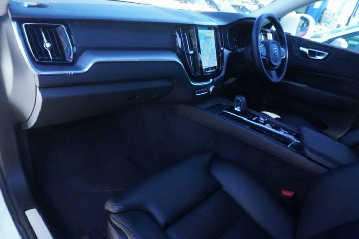 2021 Volvo XC60 B5 Momentum