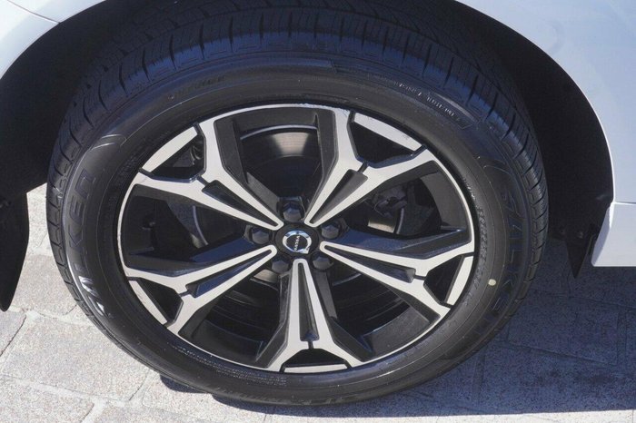 2021 Volvo XC60 B5 Momentum