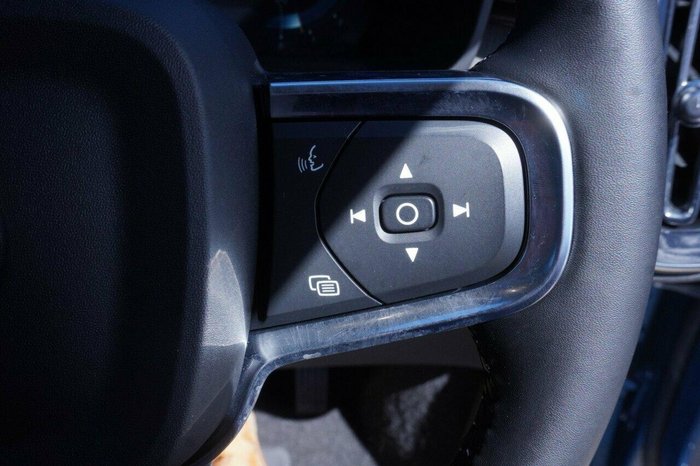 2023 Volvo XC40 Ultimate B4 Bright