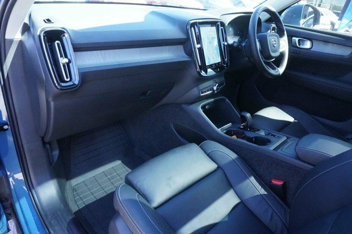 2023 Volvo XC40 Ultimate B4 Bright