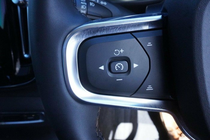 2023 Volvo XC40 Ultimate B4 Bright