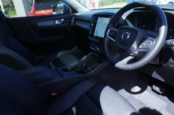 2023 Volvo XC40 Ultimate B4 Bright