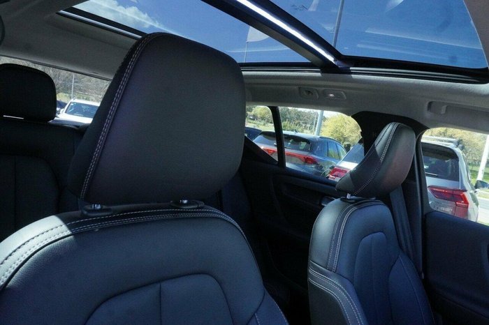 2023 Volvo XC40 Ultimate B4 Bright