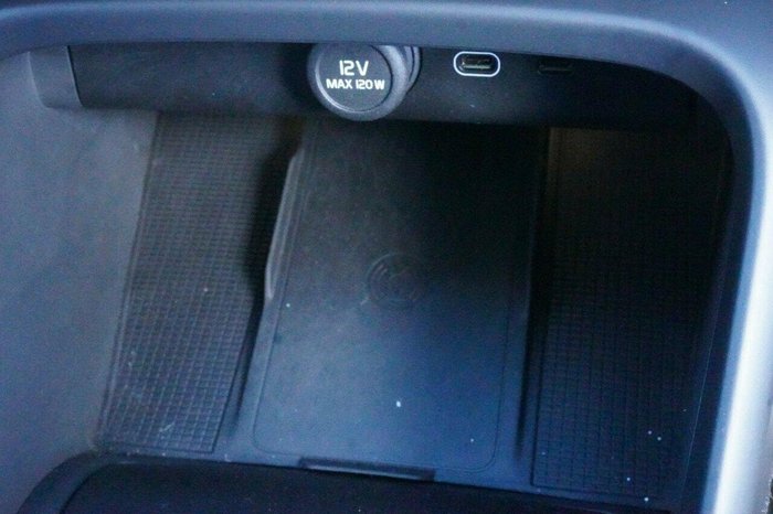 2023 Volvo XC40 Ultimate B4 Bright