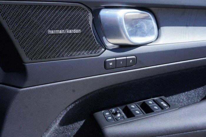 2023 Volvo XC40 Ultimate B4 Bright