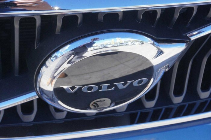 2023 Volvo XC40 Ultimate B4 Bright