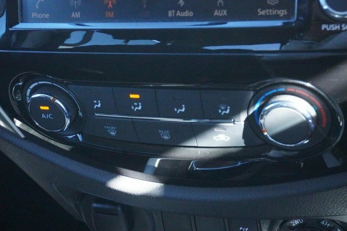 2020 Nissan Navara SL