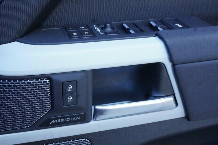 2023 Land Rover Defender 110 P400 SE