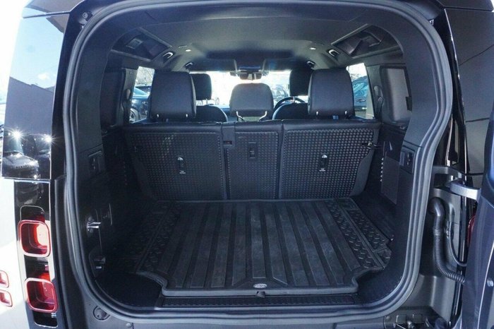 2023 Land Rover Defender 110 P400 SE