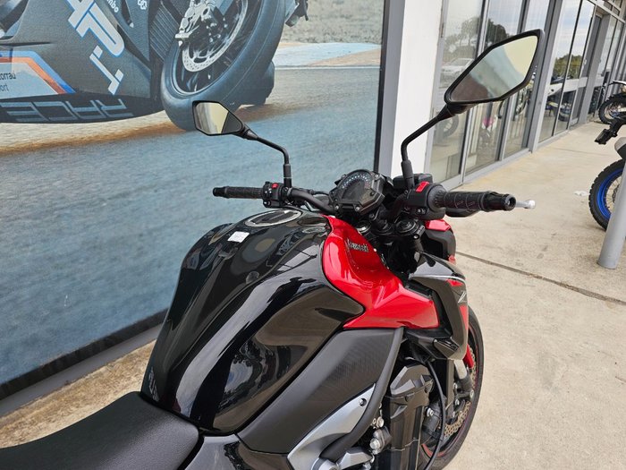 2018 Kawasaki ZR 900 Black