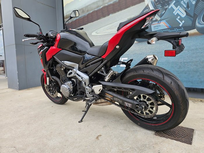 2018 Kawasaki ZR 900 Black