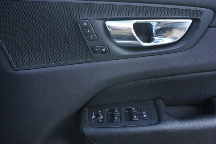 2020 Volvo XC60 D4 Momentum