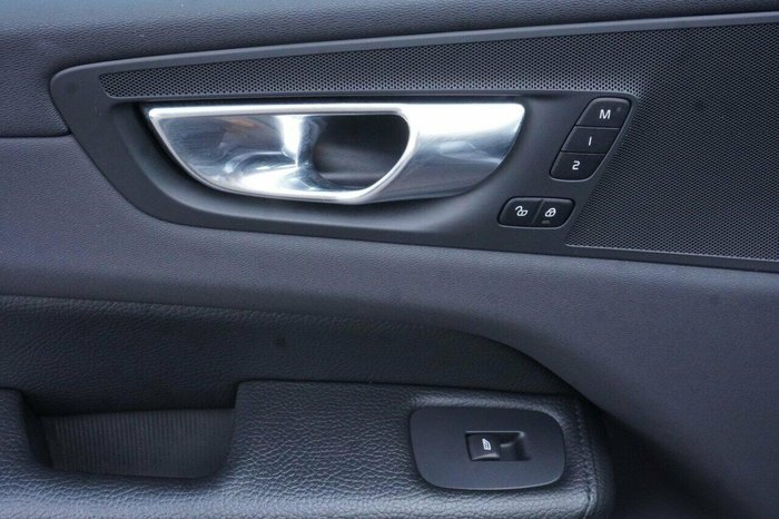 2020 Volvo XC60 D4 Momentum