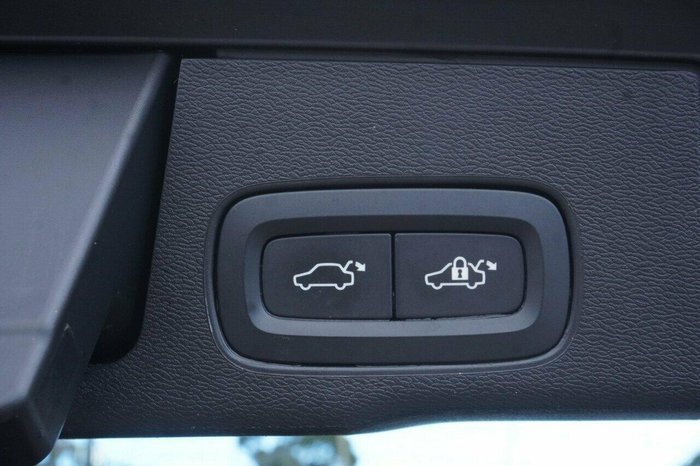 2020 Volvo XC60 D4 Momentum