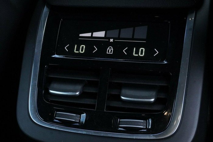 2020 Volvo XC60 D4 Momentum