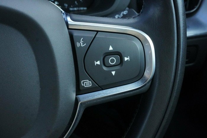 2020 Volvo XC60 D4 Momentum