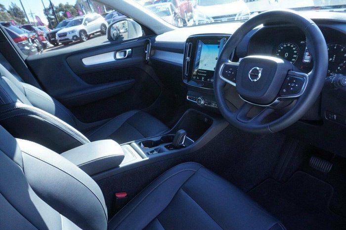 2020 Volvo XC40 T4 Momentum