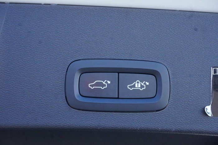 2020 Volvo XC40 T4 Momentum