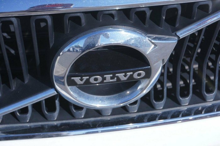 2020 Volvo XC40 T4 Momentum