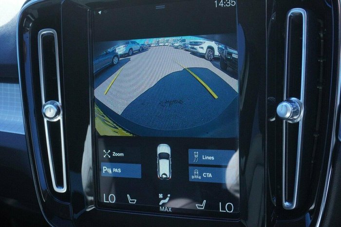 2020 Volvo XC40 T4 Momentum