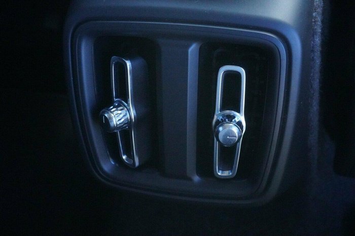 2020 Volvo XC40 T4 Momentum